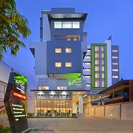 Whiz Prime Hotel Basuki Rahmat Malang Buitenkant foto