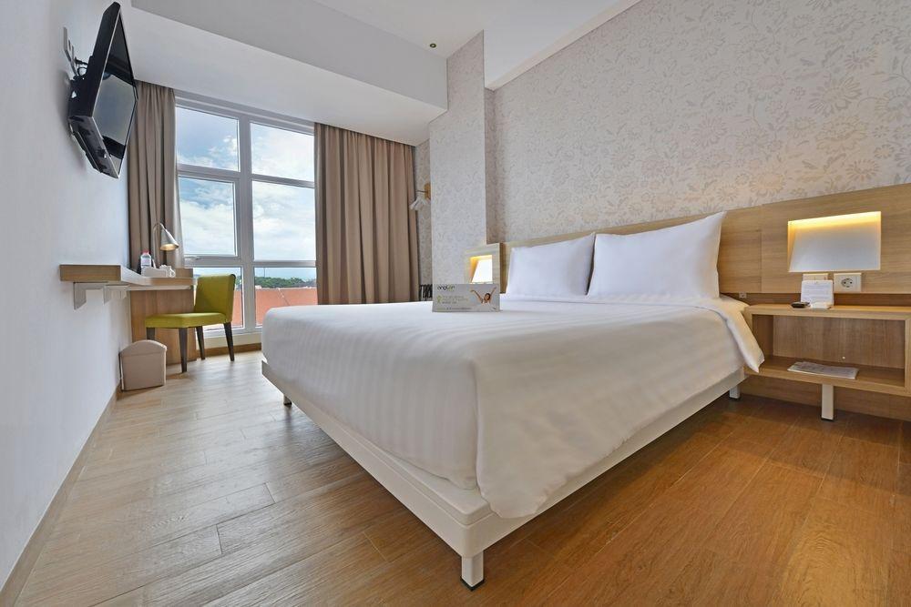 Whiz Prime Hotel Basuki Rahmat Malang Buitenkant foto