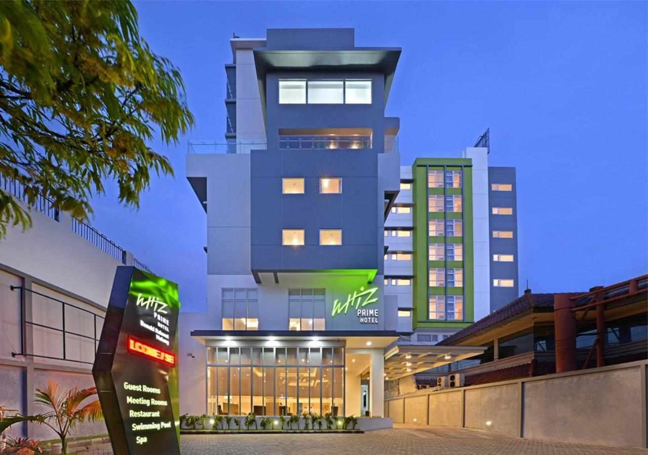 Whiz Prime Hotel Basuki Rahmat Malang Buitenkant foto