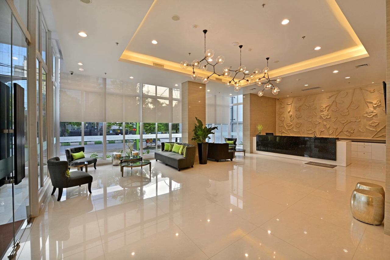 Whiz Prime Hotel Basuki Rahmat Malang Buitenkant foto