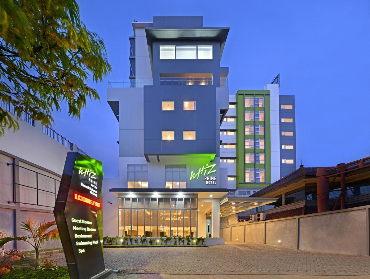 Whiz Prime Hotel Basuki Rahmat Malang Buitenkant foto